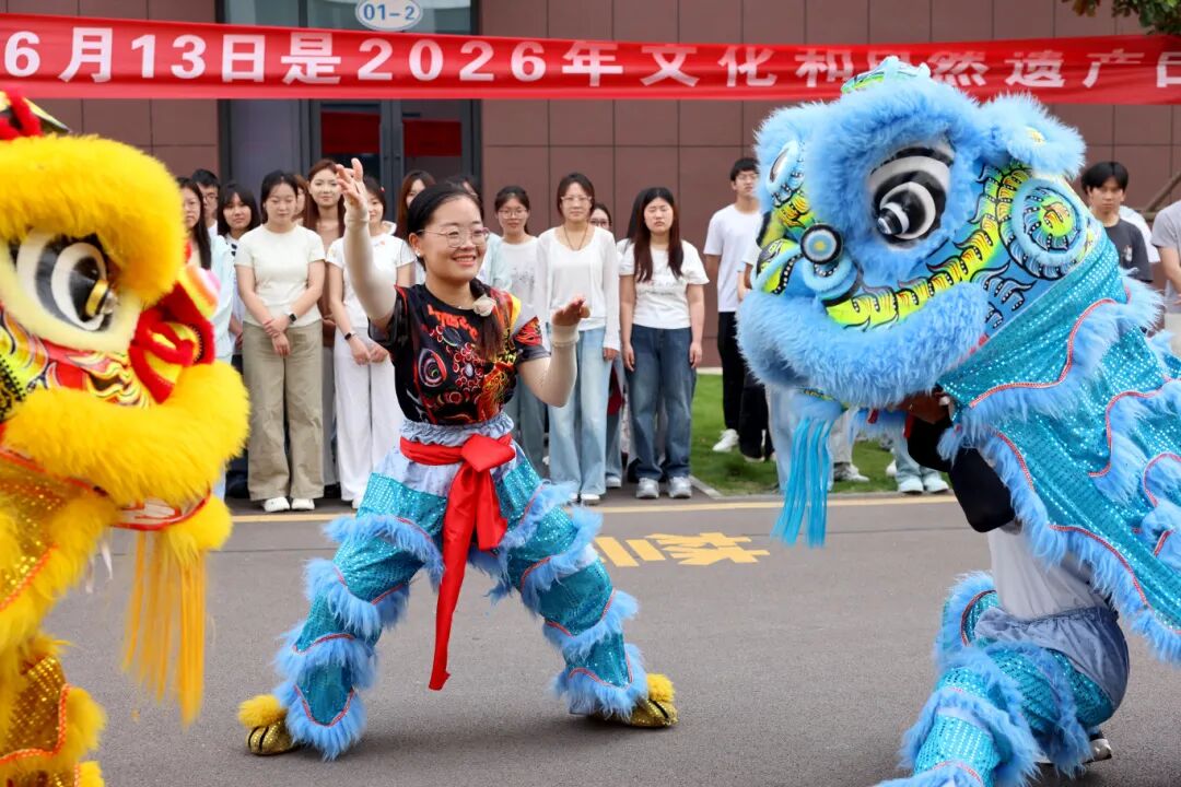 央媒聚焦！我校这堂&ldquo;看到摸得着&rdquo;的非遗课！