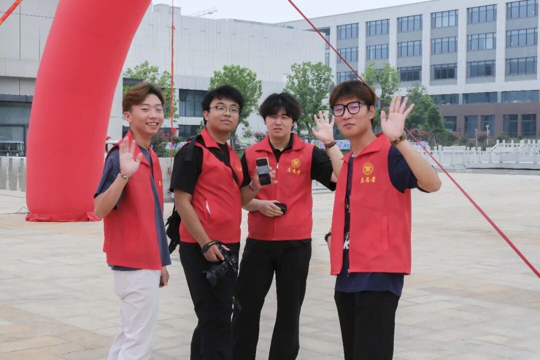 2026迎新季丨致敬！这抹枣应院的&ldquo;志愿红&rdquo;
